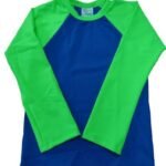 Franela surfista infantil (Azul con mangas verdes)