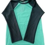 Franela surfista  juvenil (Agua marina con mangas gris oscuro)