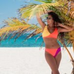 Simétrico de dos hombros con curvas