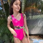 Entero juvenil con cinturón y faralado en hombros