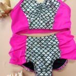 Bikini con ruche en panty fucsia con escamas tornasol